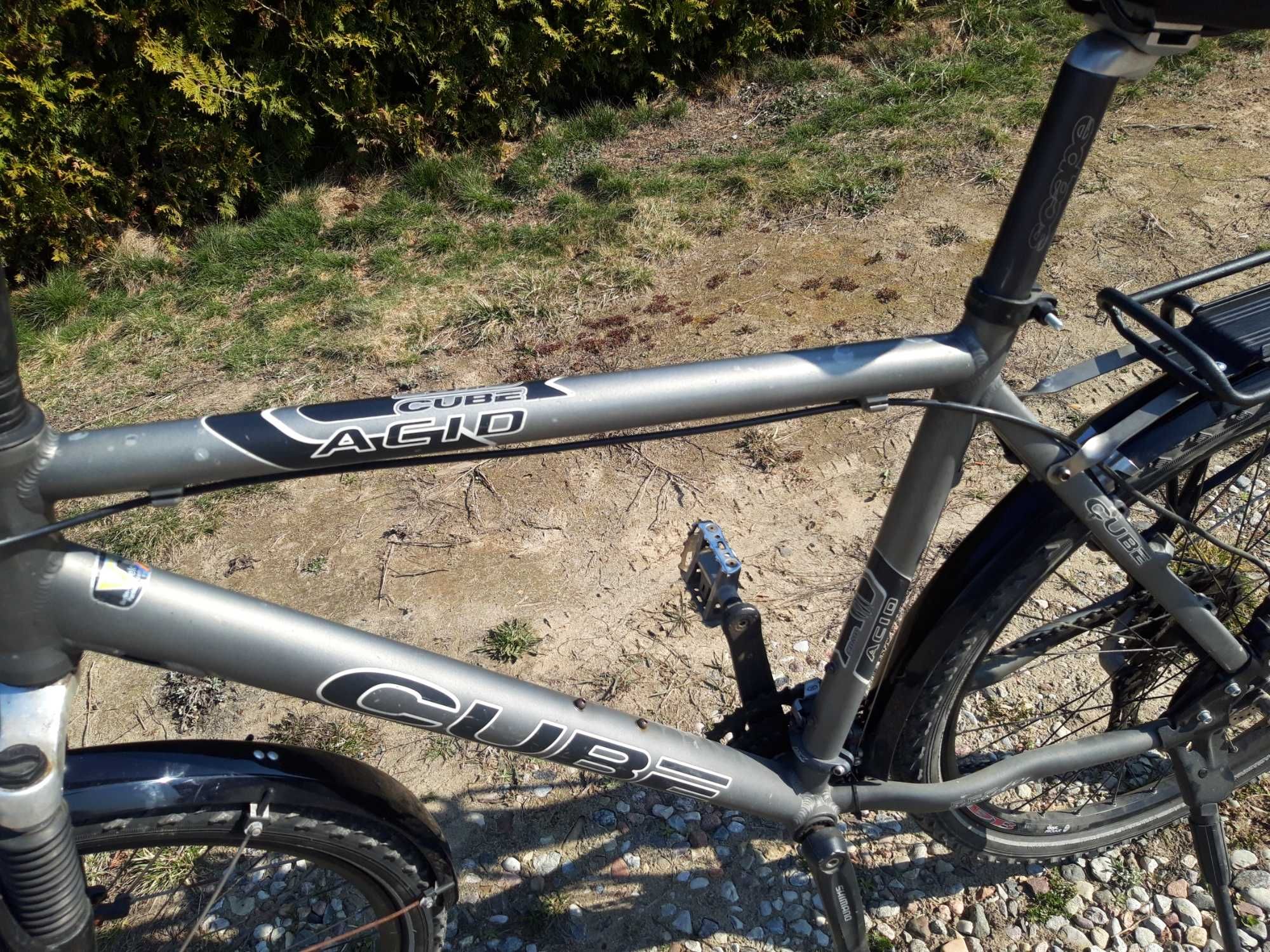 Rower miejski/trekking męski CUBE koła 26', 24 biegi SHIMANO