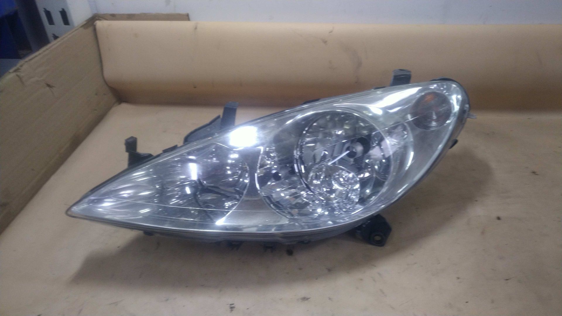 / Peugeot 307 lampa lewa przednia EU