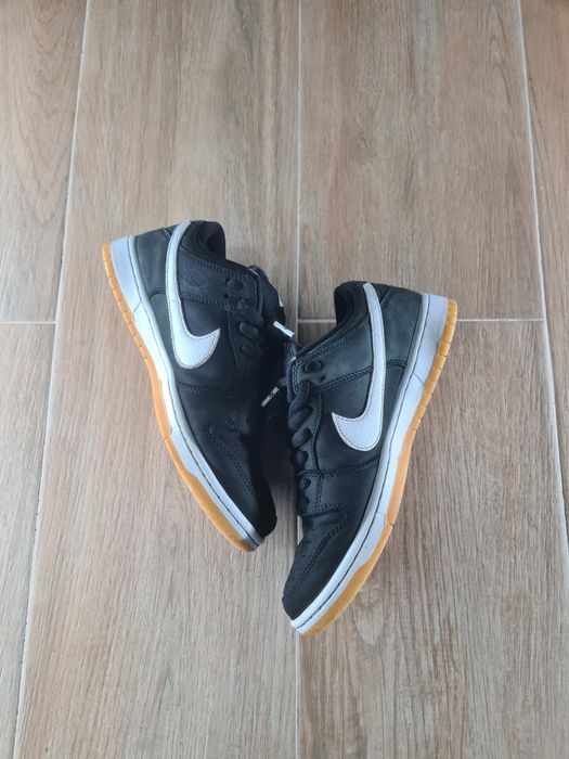 Nike sb dunk low pro black gum