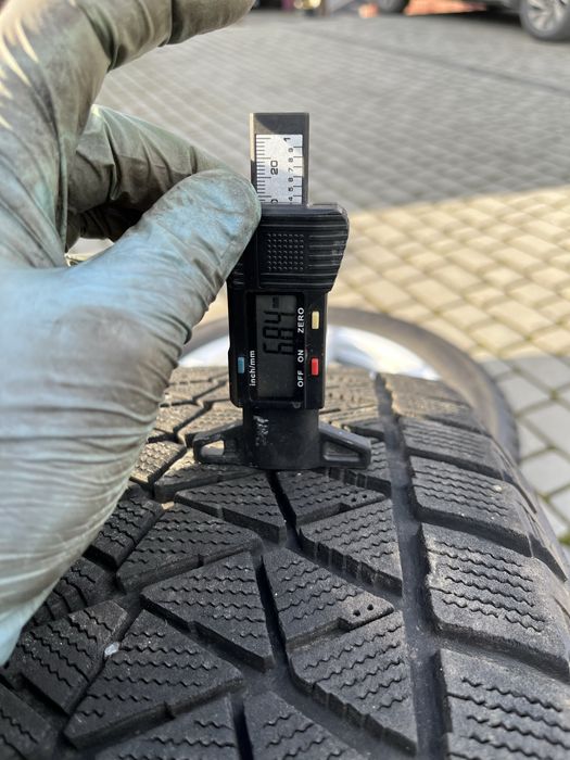 Opona zimowa 235/60/18 Bridgestone Blizzak