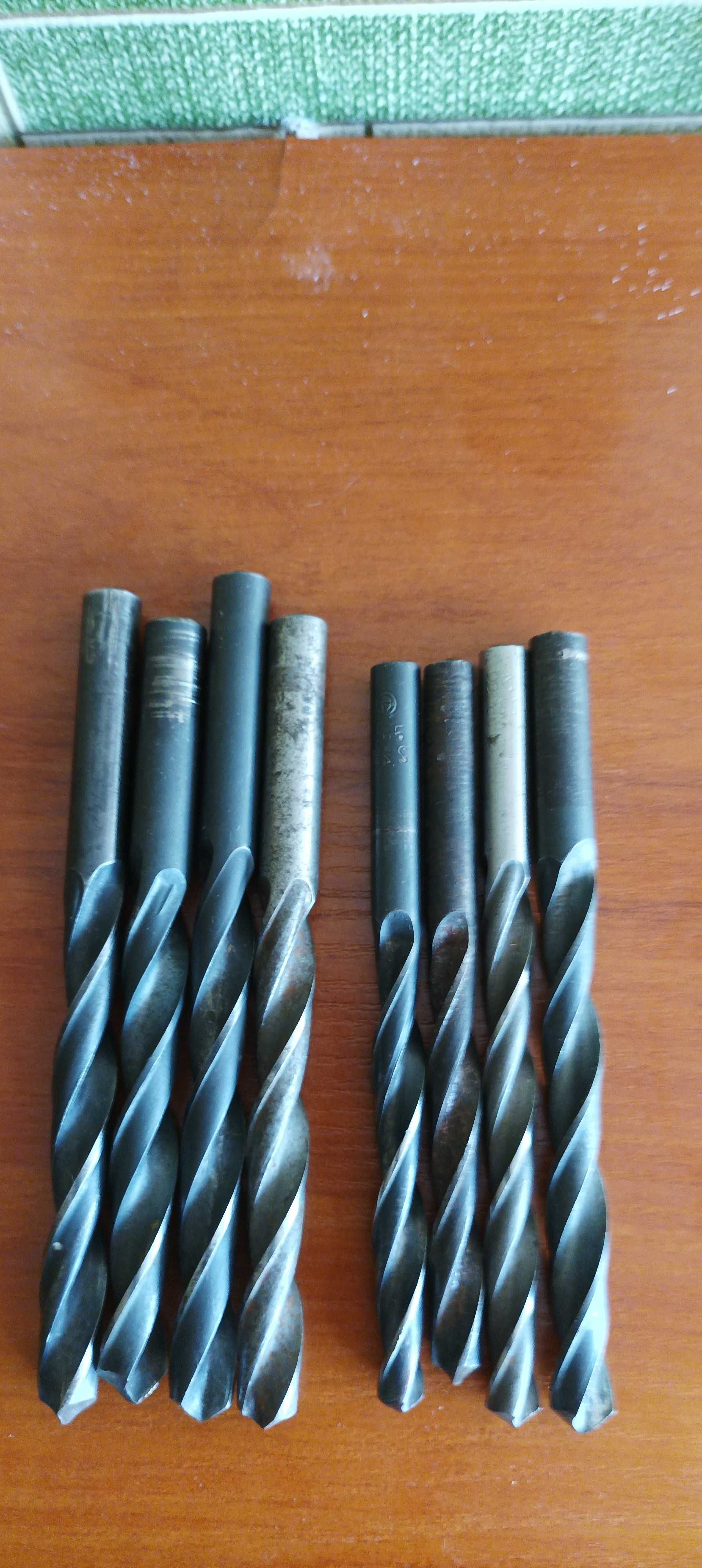 Zestaw 8 wierteł do metalu HSS