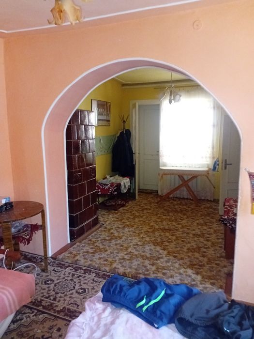 Добрий будинок на дві сім'ї 2.5 км від м. Берегове в с.(Астей) Лужанка