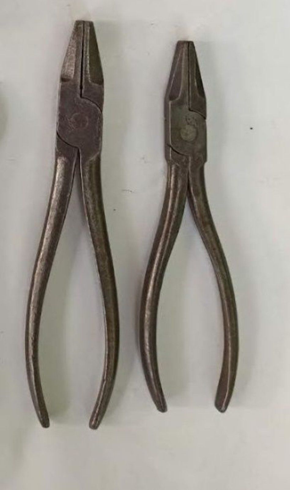 Ключи рожковые, зубило, ключ колесный, плоскогубцы, шлицевой ключ