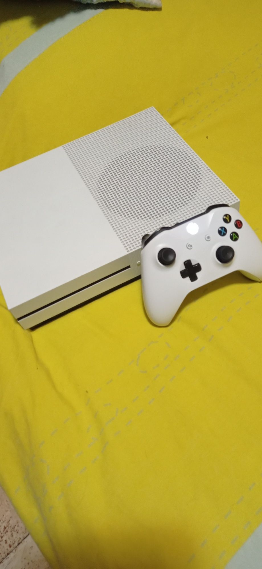 X box one S 500GB+Аккаунт с играми