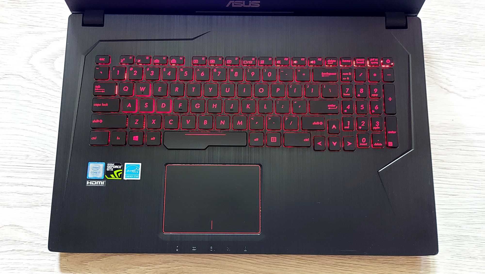 Asus ROG Strix Gaming 17,3" - i7 GTX1050Ti 16GB SSD256GB+1TB