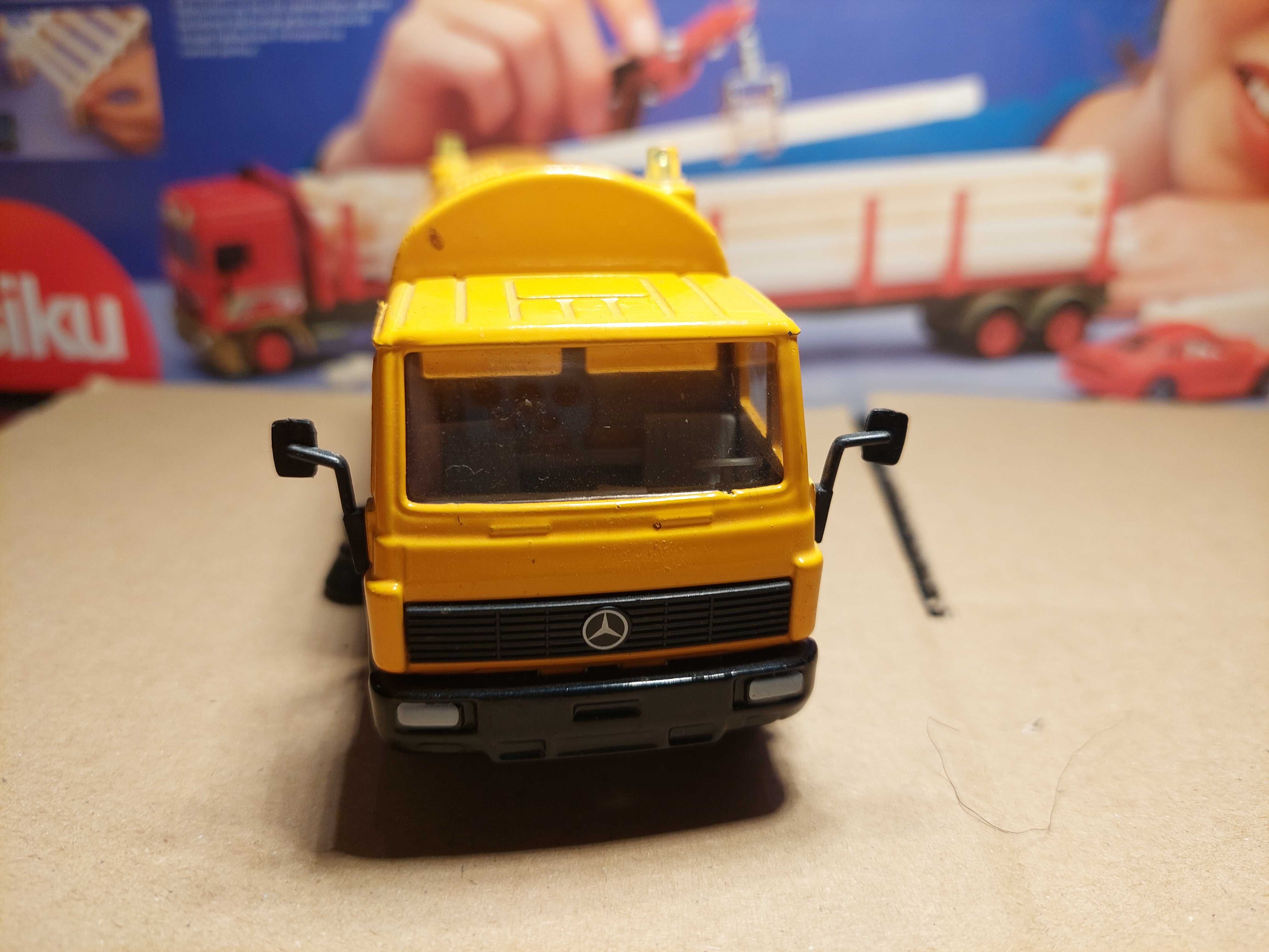 Siku Śmieciarka Mercedez Actros 1:50