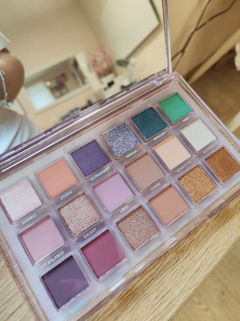 Huda Beauty Mercury Retrograde cienie paletka
