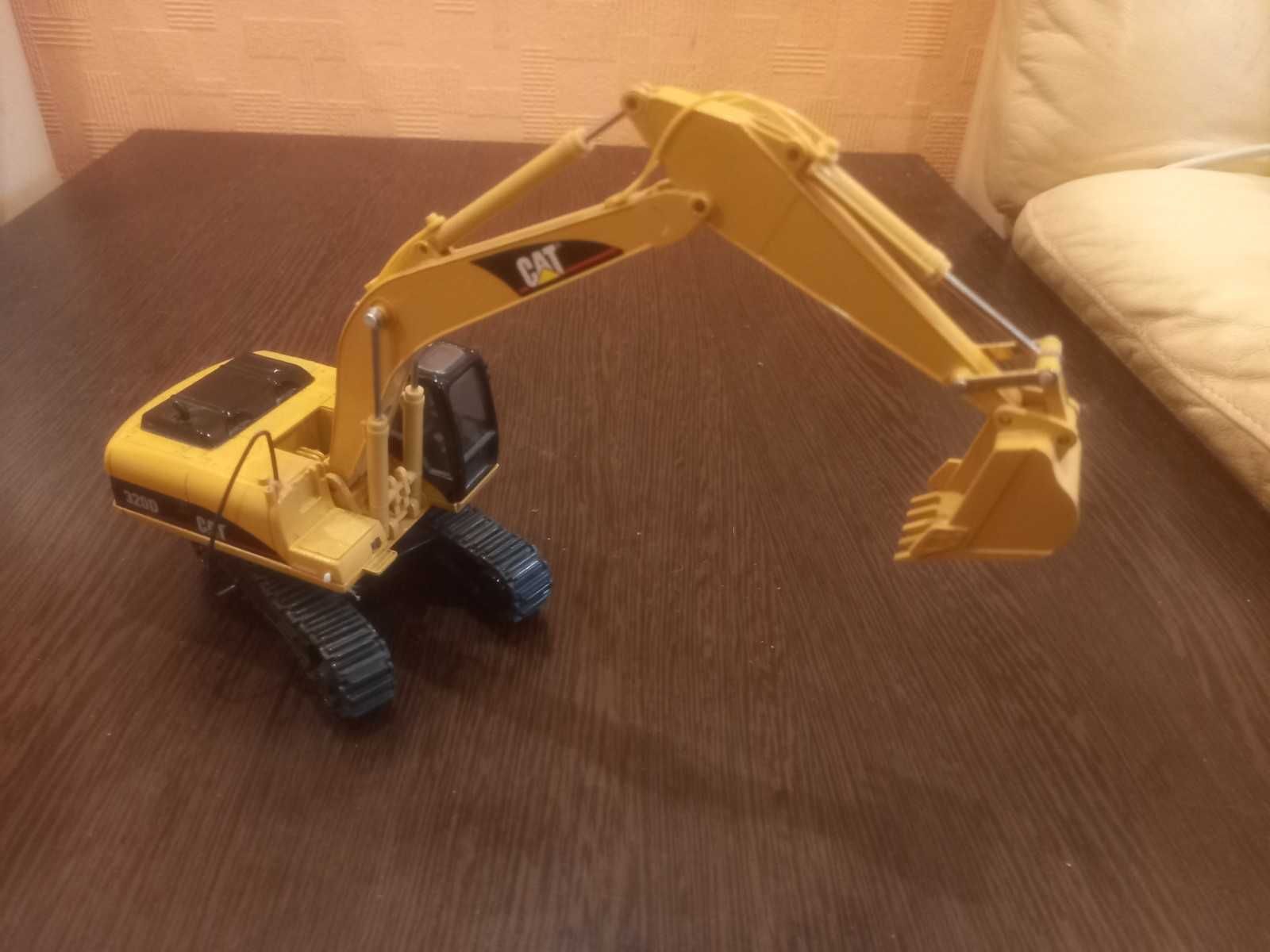 Модель техники - экскаватор Caterpillar 320D