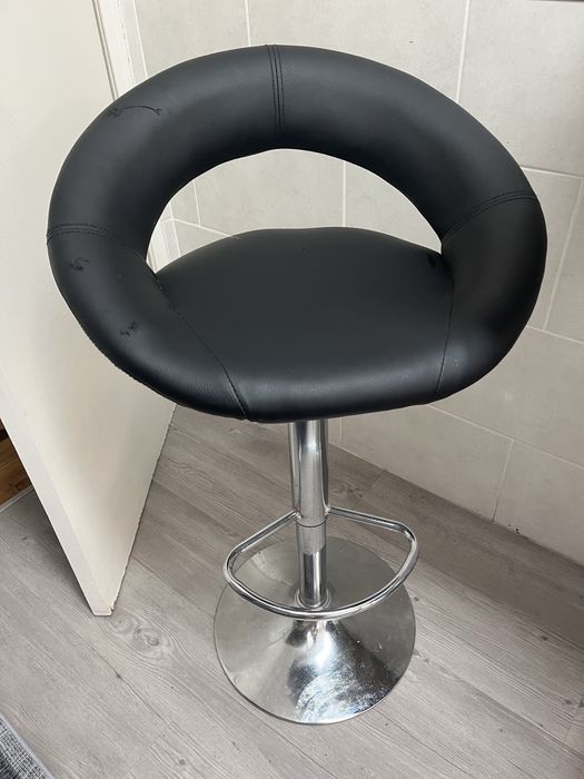 2 bancos grandes em pele - 100€