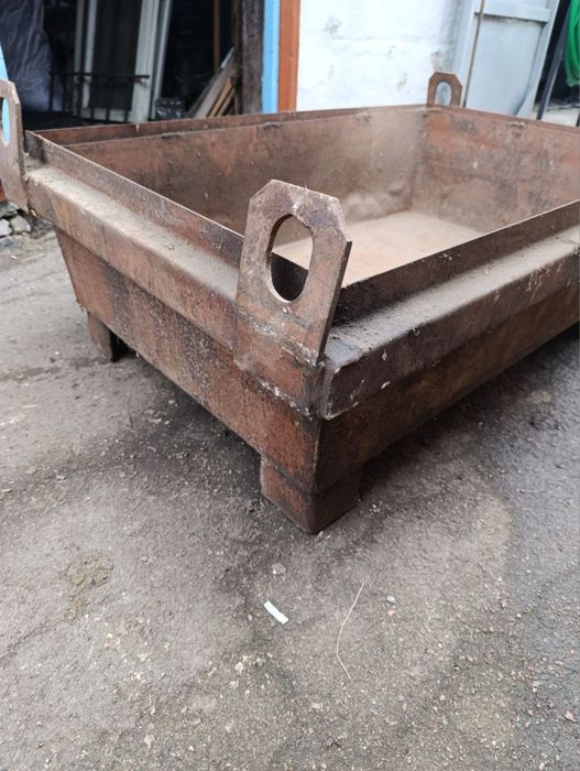 Металеві контейнери/піддони