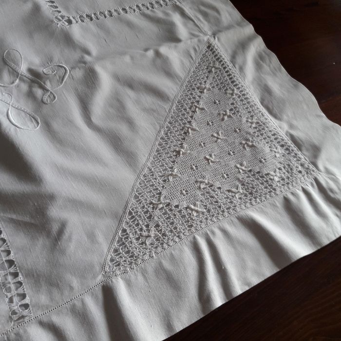 Fronhas (2) p/almofadas com renda e bainha aberta, antigo