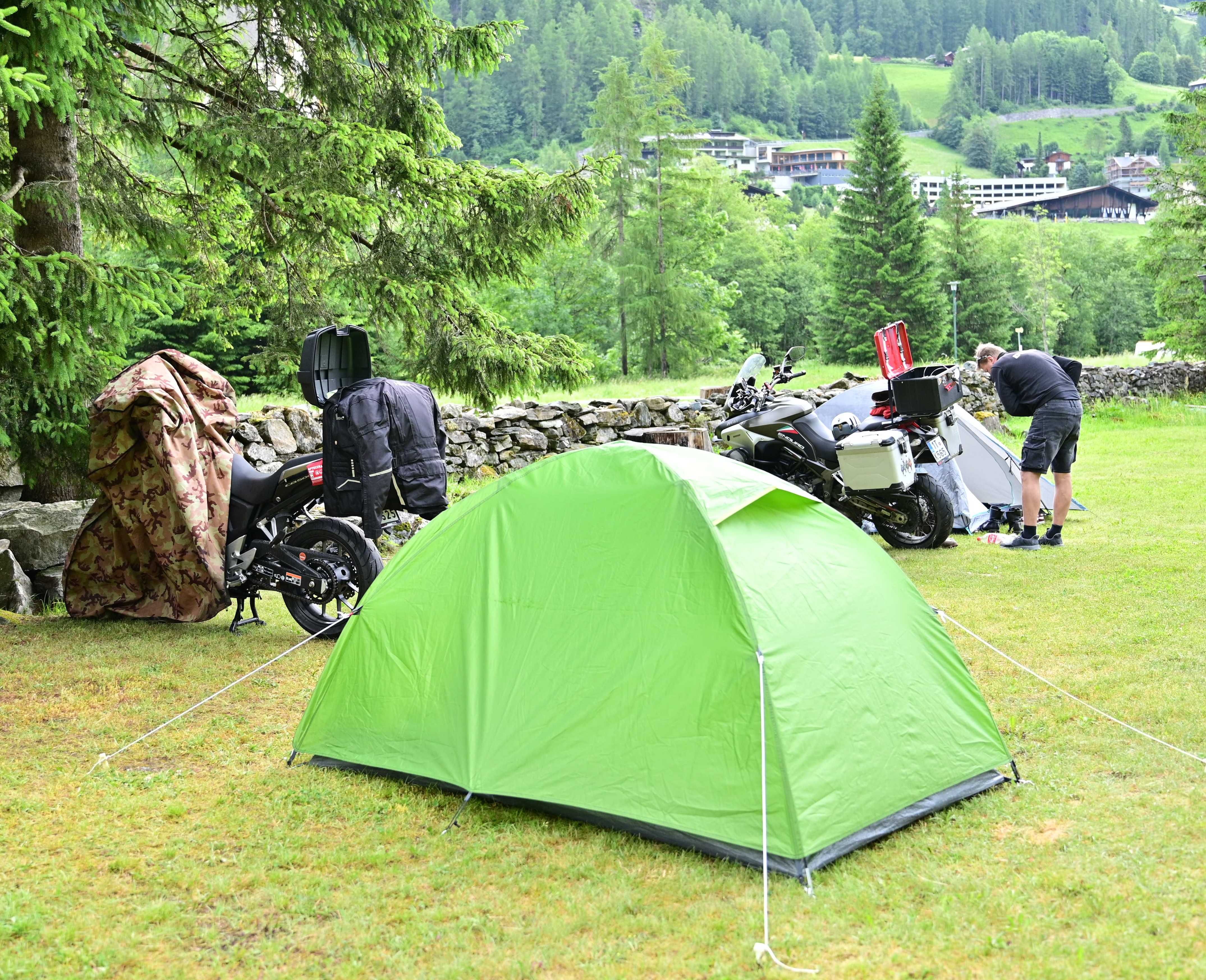 Sprzedam namiot 2 osobowy Quechua Arpenaz 2 plus plandeka na motocykl.