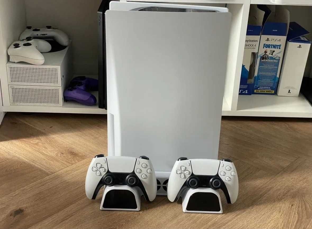 Стан 5/5 | Приставка Sony PlayStation 5 (1Tb)+ 2 Джойстика (Дивись)