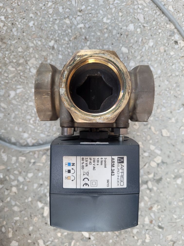 Siłownik zaworu Afriso ARM343 z zaworem 6/4''