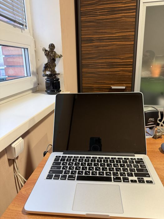 MacBook Pro (Retina, 13”, Early 2015) — i5 2.7 GHz 8GB Intel Iris