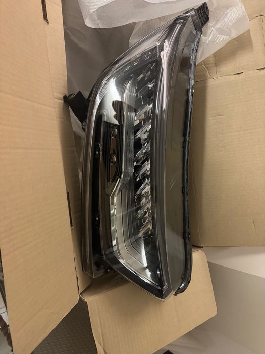 Farol direito LED  HONDA CR-V 2019-