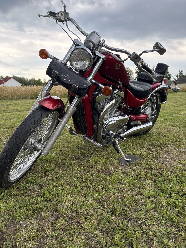 Suzuki Intruder VS