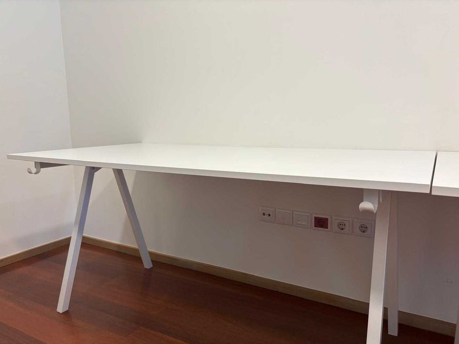 Mesa/ Secretária - TROTTEN IKEA