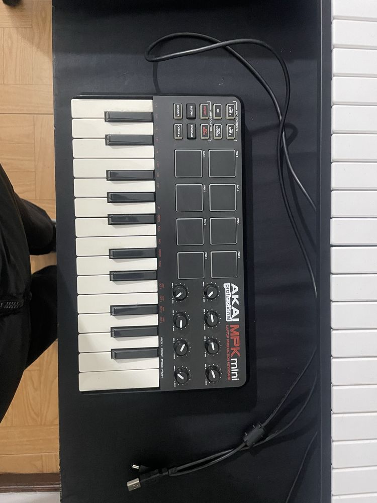 Teclado Akai MPK mini