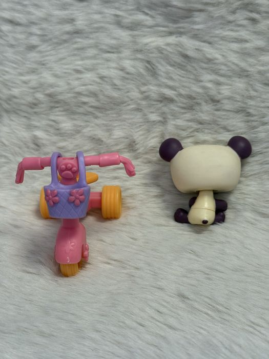 Figurka PANDA z rowerkiem z serii FUNNIEST #822 Littlest Pet Shop