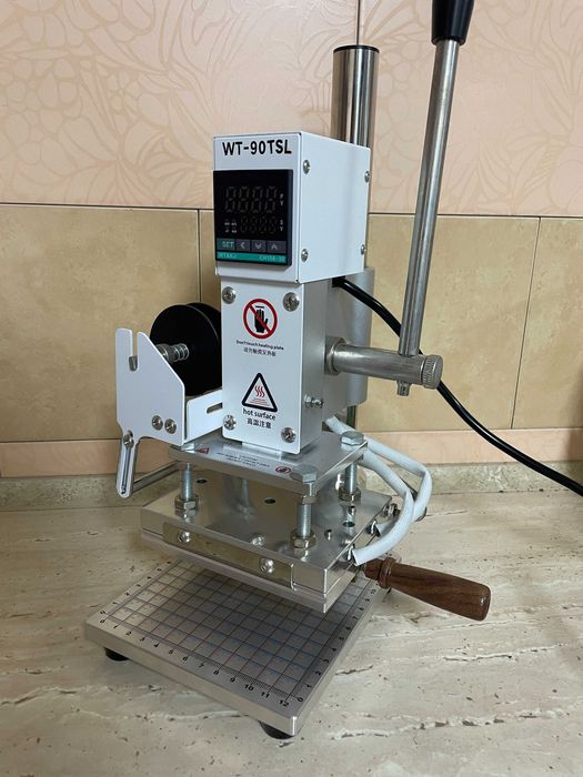 Прес для гарячого тиснення на шкірі, пресс для тиснения на коже