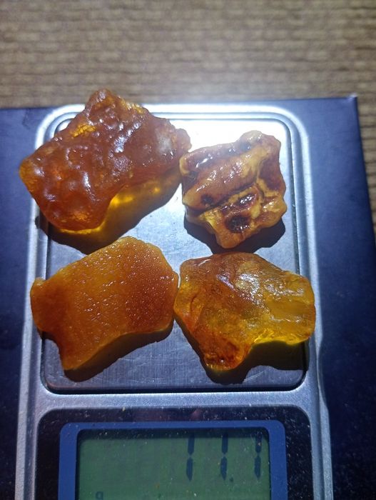 Bursztyn baltycki surowy 4szt