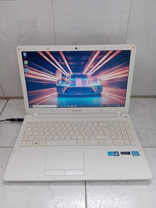 Portátil Samsung NP450R5E Intel® Core i3