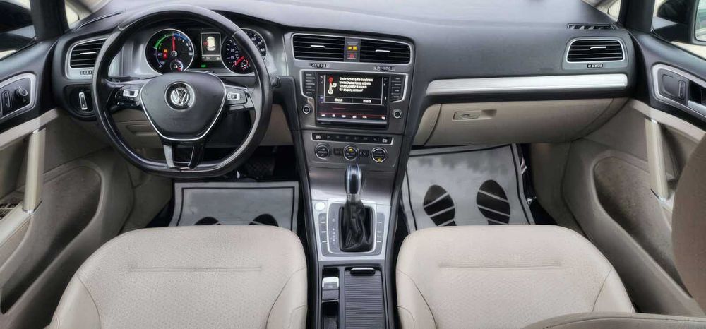 Volkswagen e-Golf SEL Premium      2016