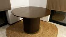 Mesa de jantar redonda castanha