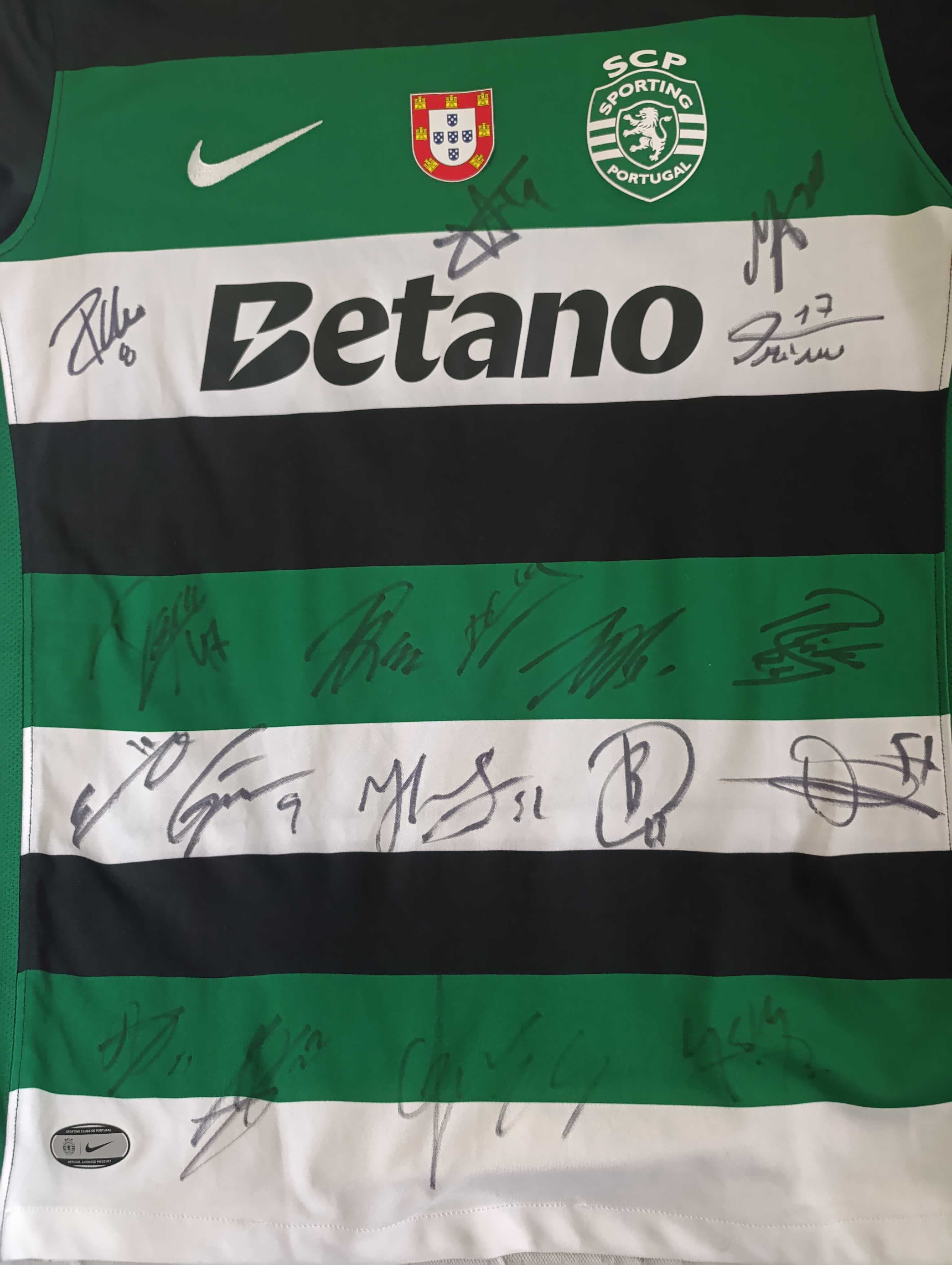 Camisola Oficial autografada plantel Sporting 2024/2025