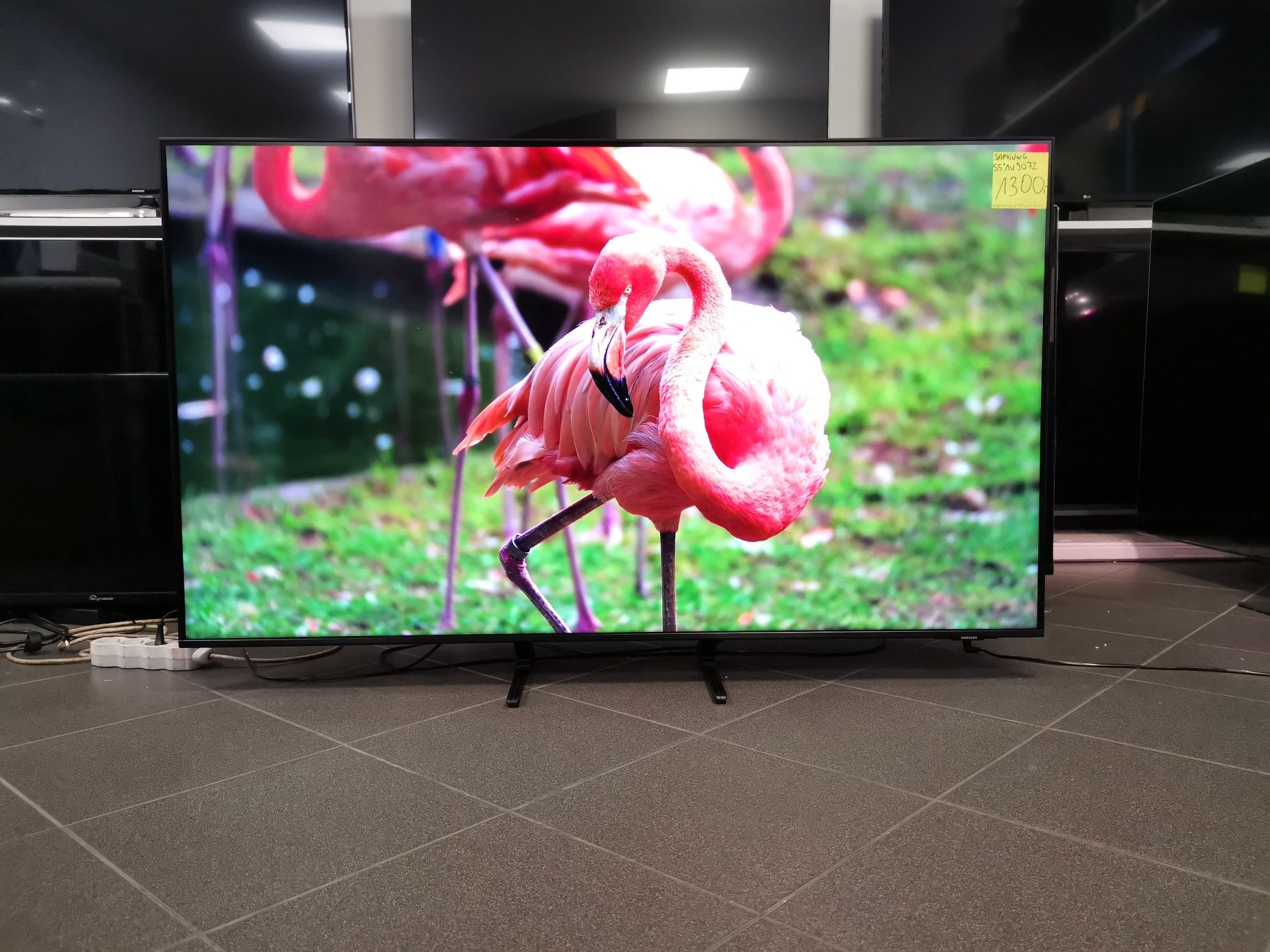 Samsung 55 cali 4K UHD hdr Smart WiFi TizenOS DVB-T2 55AU9072 gw3m