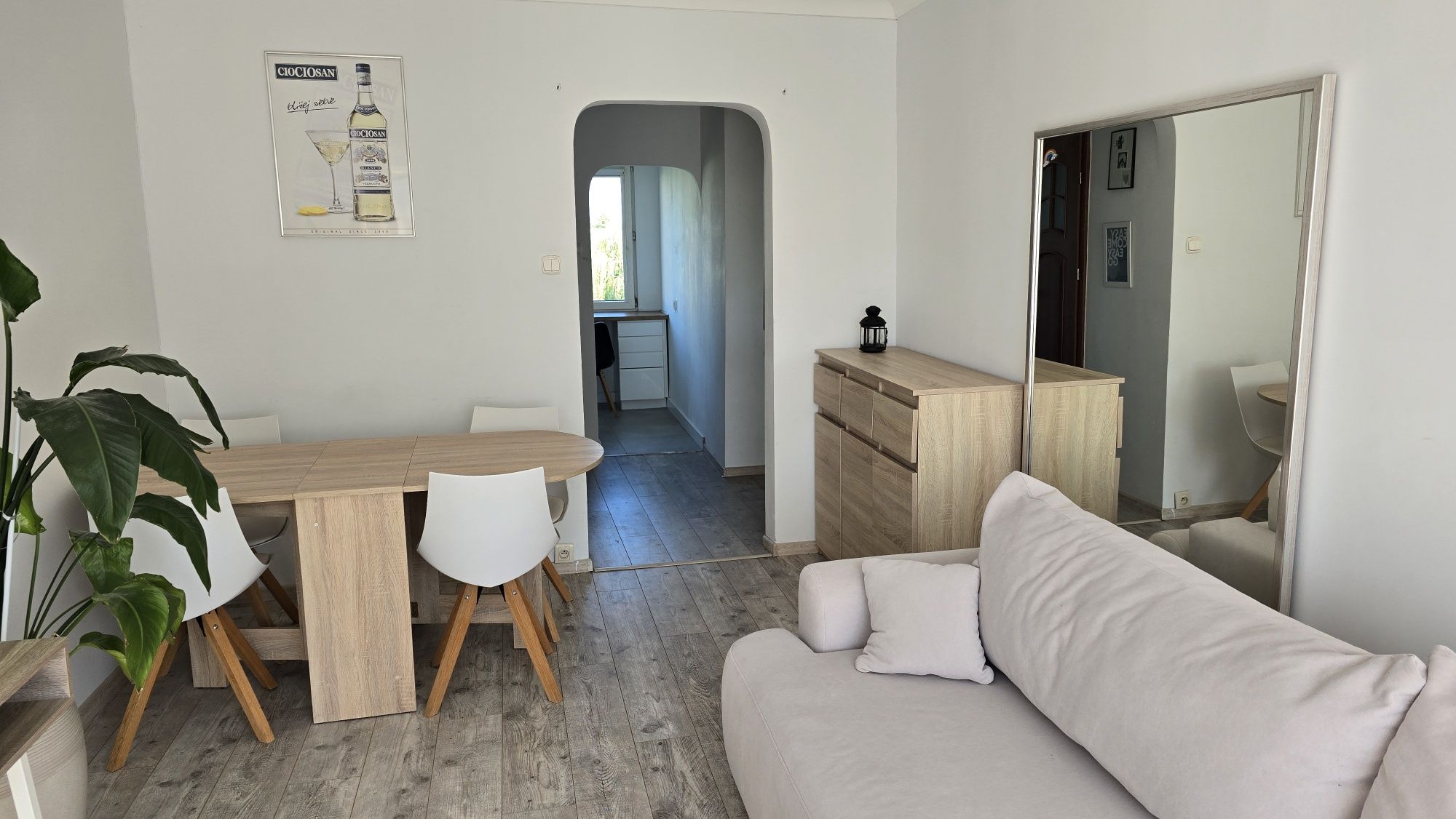 Mieszkanie dla studentów 2 pokoje plus salon.