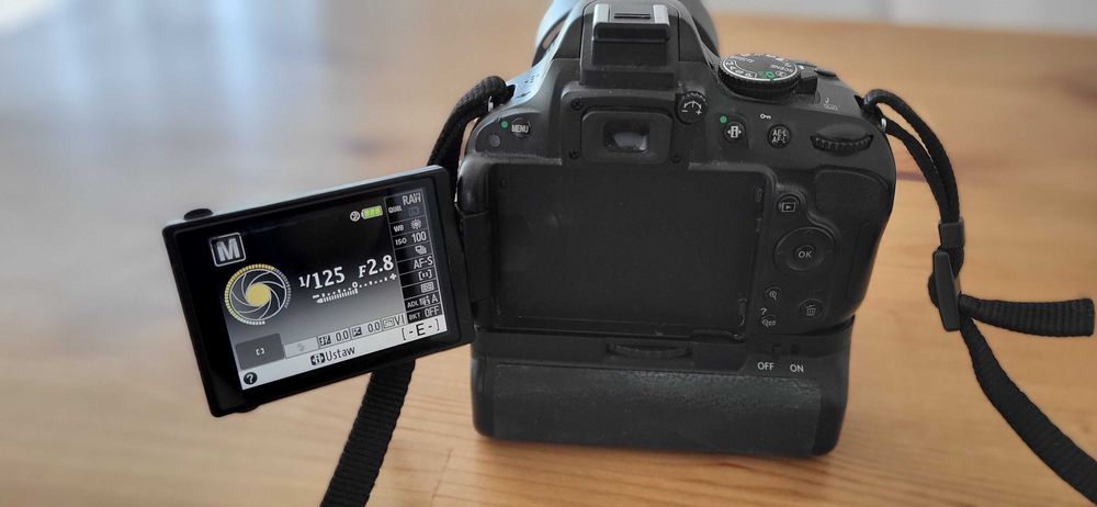 Nikkon D5100 + 3 obiektywy + statyw+ Grid na 2 baterie/ Niski przebieg