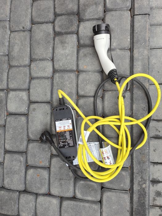 Ładowarka samochodowa oryginalna VW aptiv  Audi Skoda 1EA971675AL 230