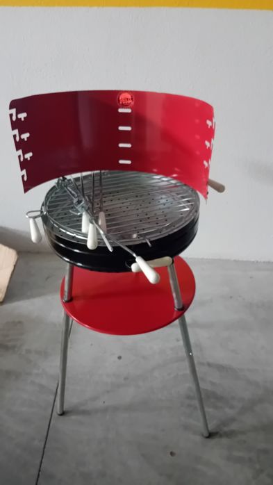 Grelhador a carvão  Melo