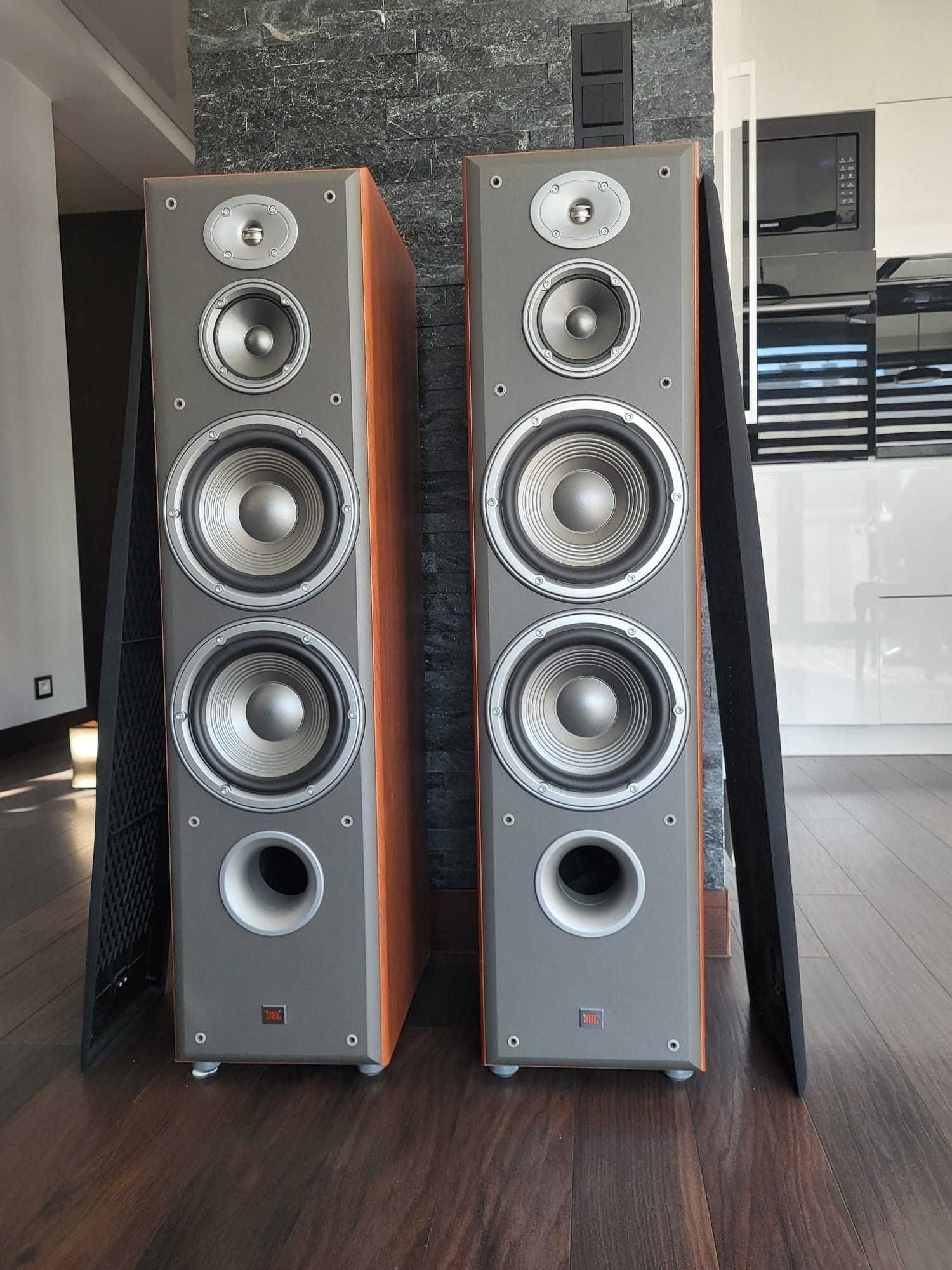 Głośniki JBL E90