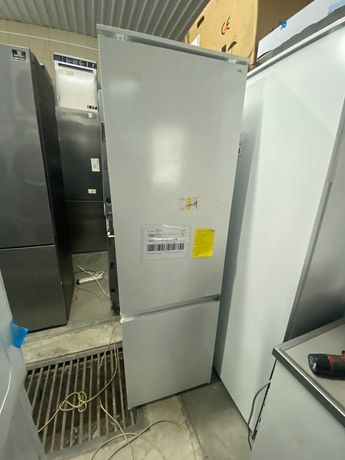 Вбудований Холодильник Electrolux ENN2832AOW Італія 2022 рік