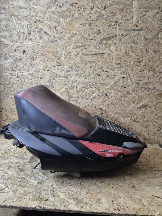 Kanapa siedzenie kufer zbiornik paliwa aprilia sr 50