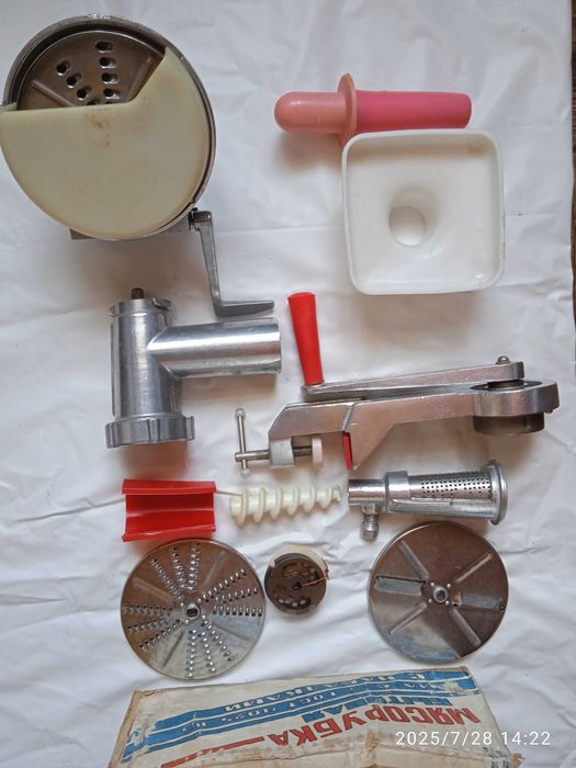 Мясорубка - соковыжималка ручная, новая.
