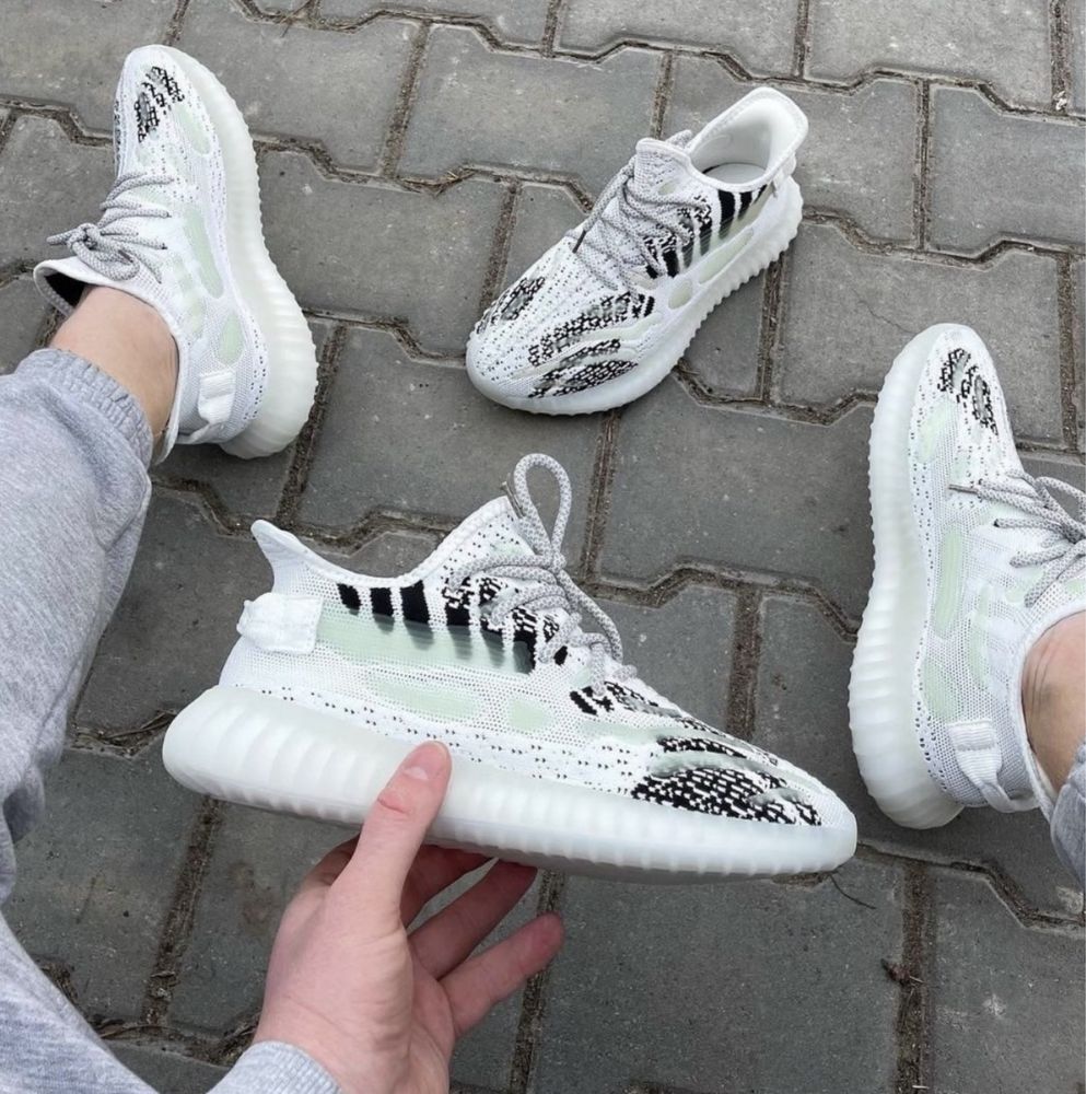 Кроссовки в стиле Adidas Yeezy Boost 350