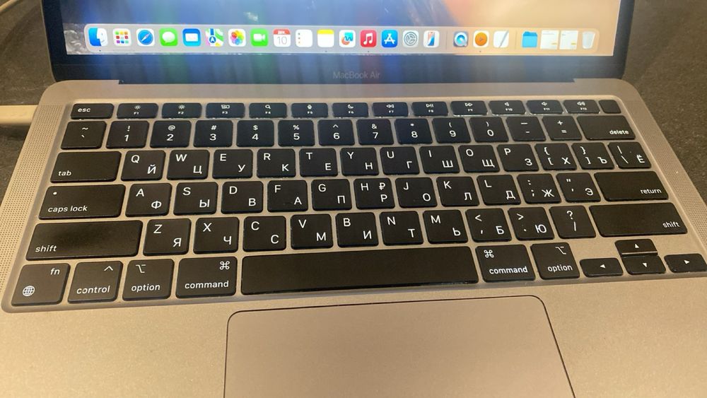 Продам MacBook Air 2020 M1