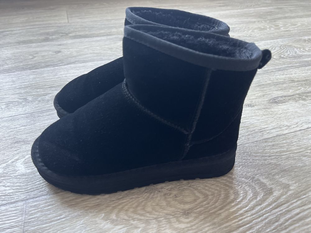 Продам угги на дівчинку!