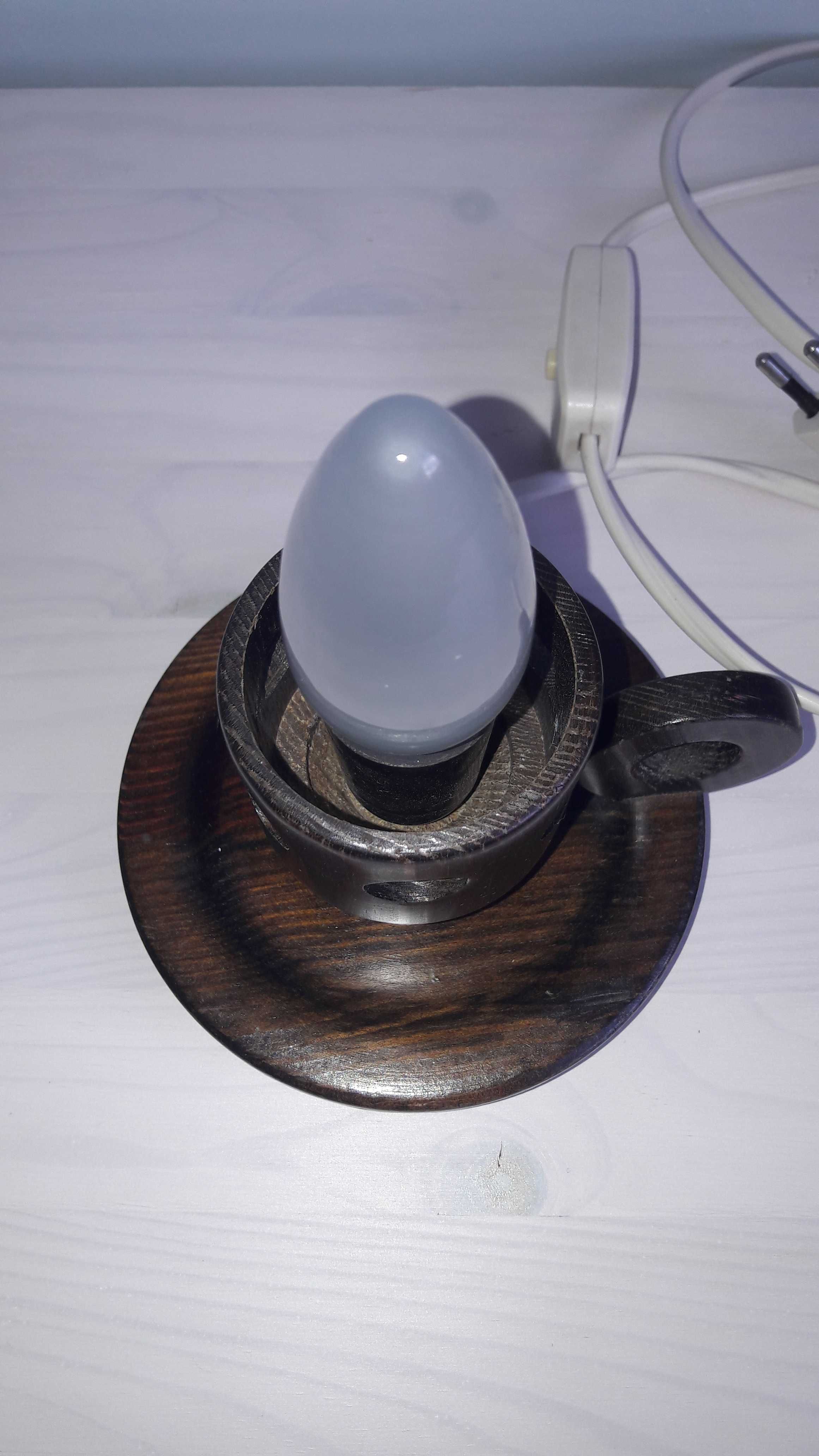Lampka drewniana z uchwytem w kształcie świeczki