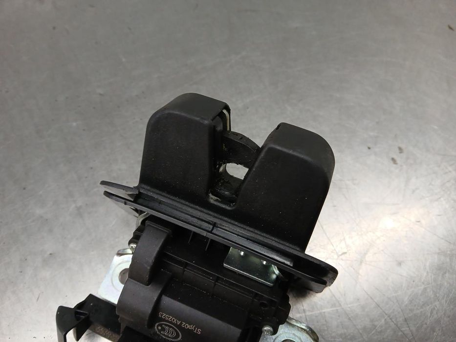 Fechadura / fecho da mala AUDI A3 Sportback (8YA)
