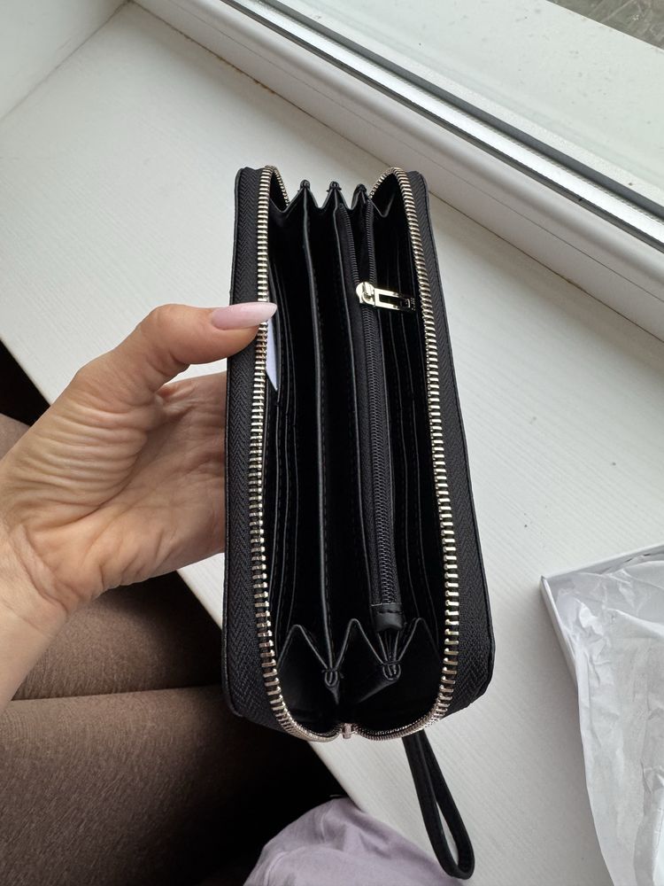 Продам кошелек -клач Guess, оригинал.