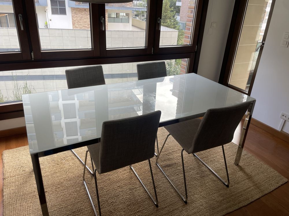 Mesa + Cadeiras + Tapete IKEA