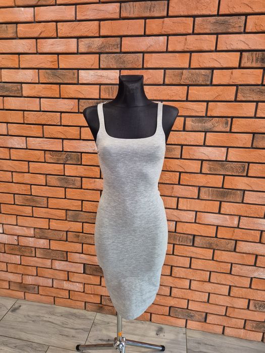 Sukienka na ramiączkach zara