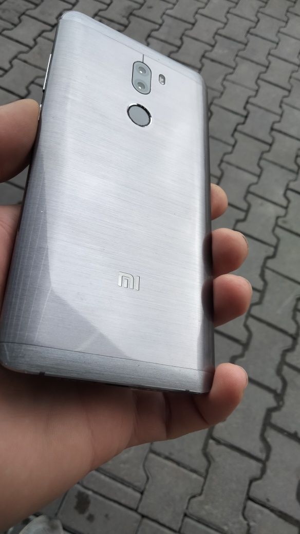 Xiaomi Mi5S Plus  в ідеальному стані.