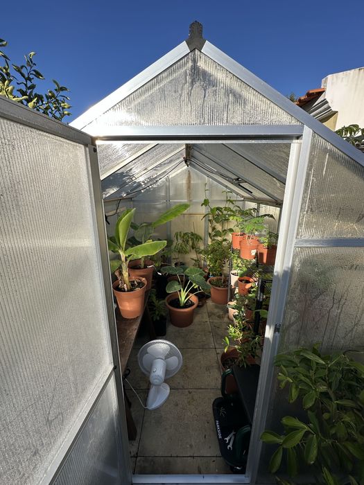 Estufa de alumínio reforçado com estrutura de base NOVA