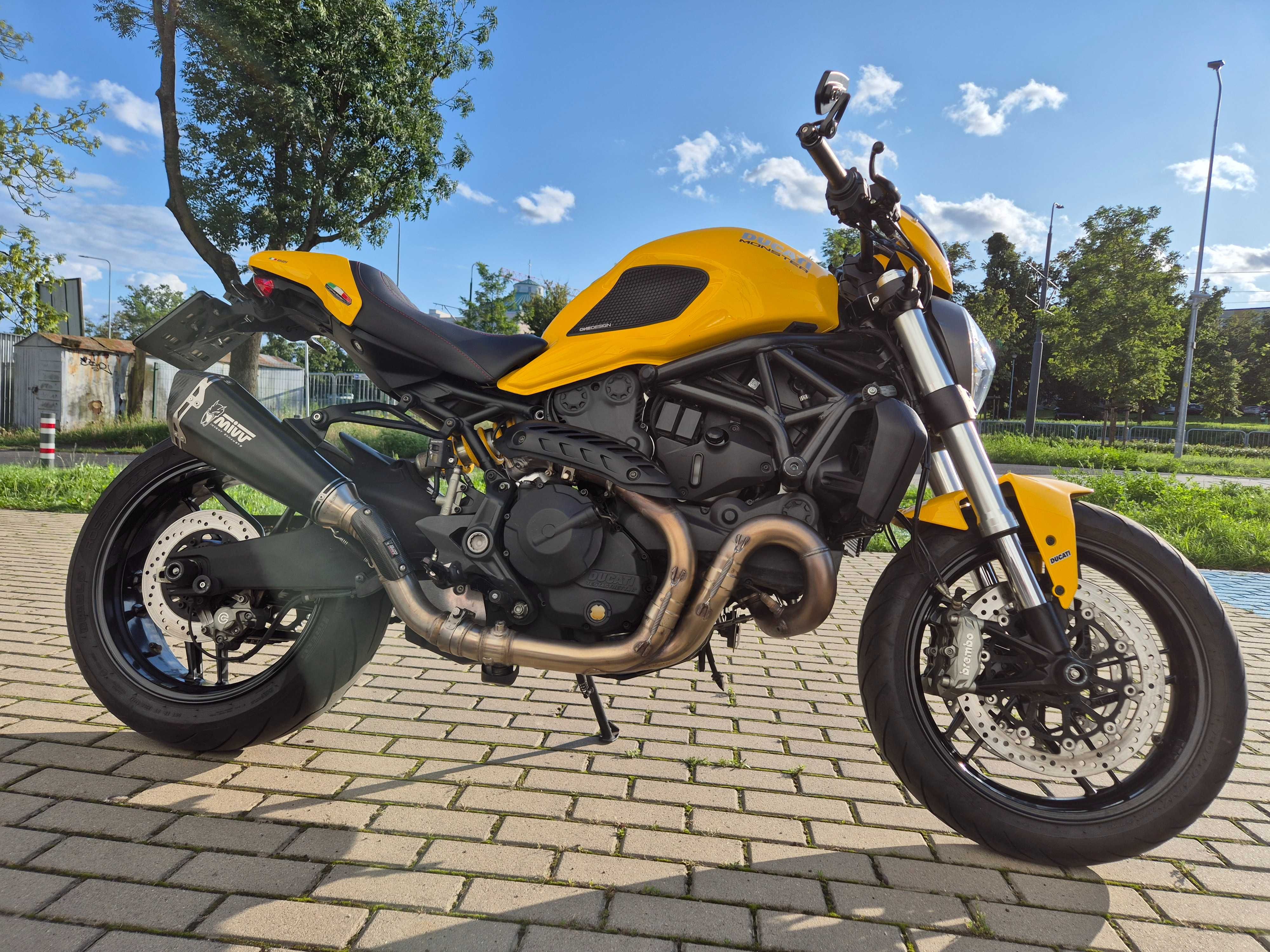 Ducati Monster 821, Salon Polska